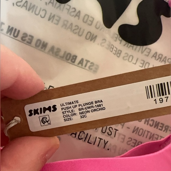 Skims Ultimate Bra - Picture 2 of 3